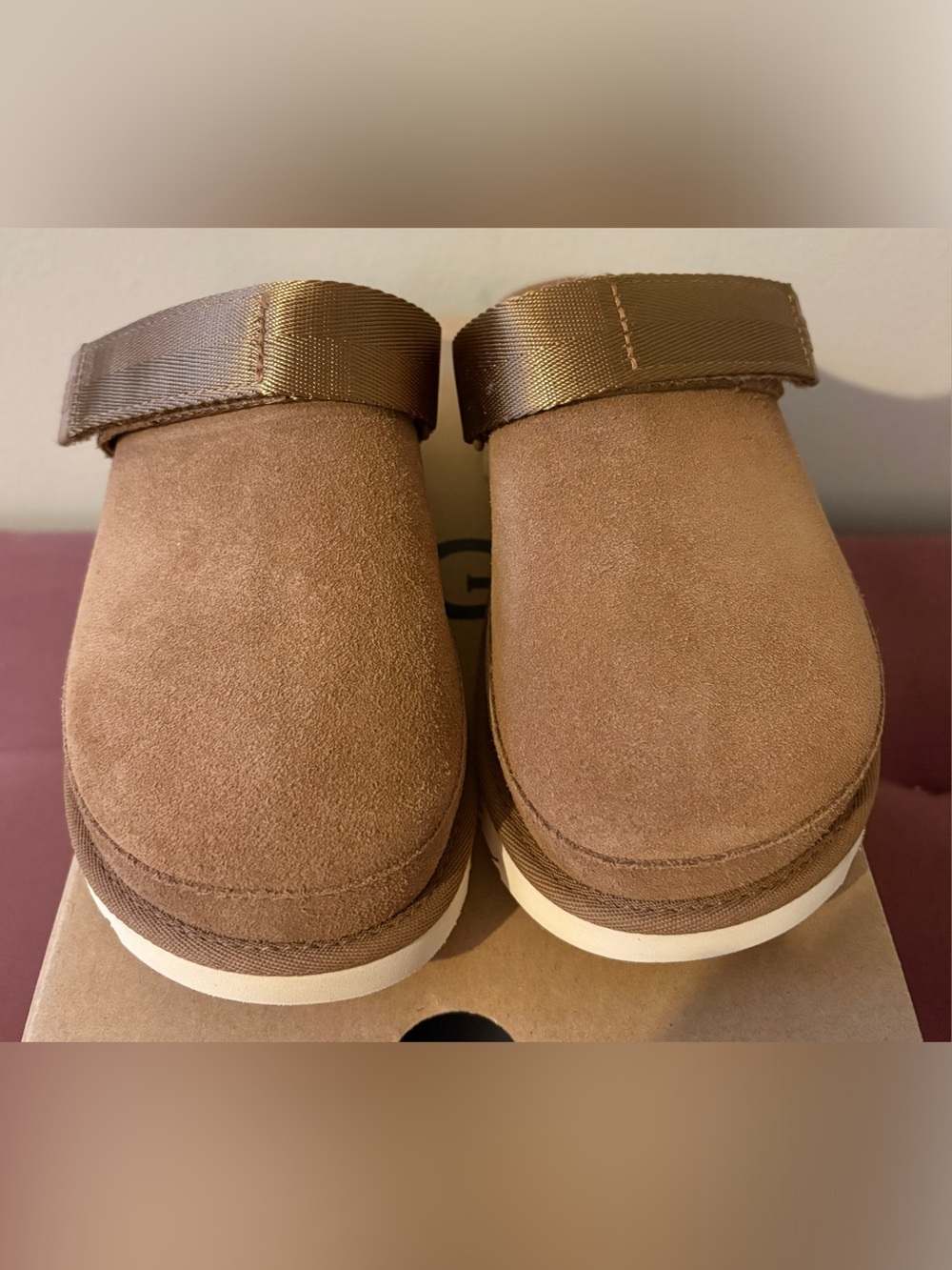 UGG GOLDENSTAR CLOGS - Picture 3 of 4